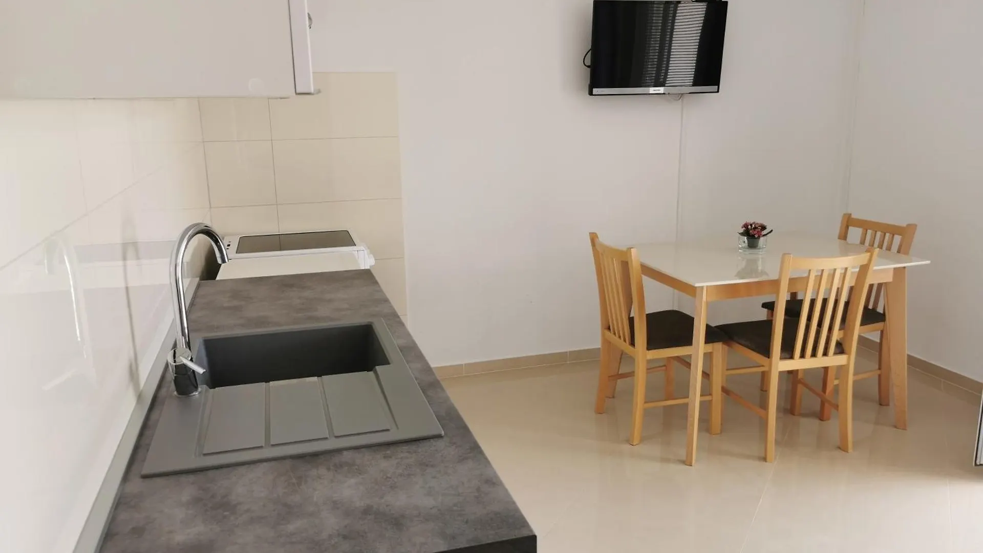 Apartments By The Sea Kali, Ugljan - 22953 プレコ